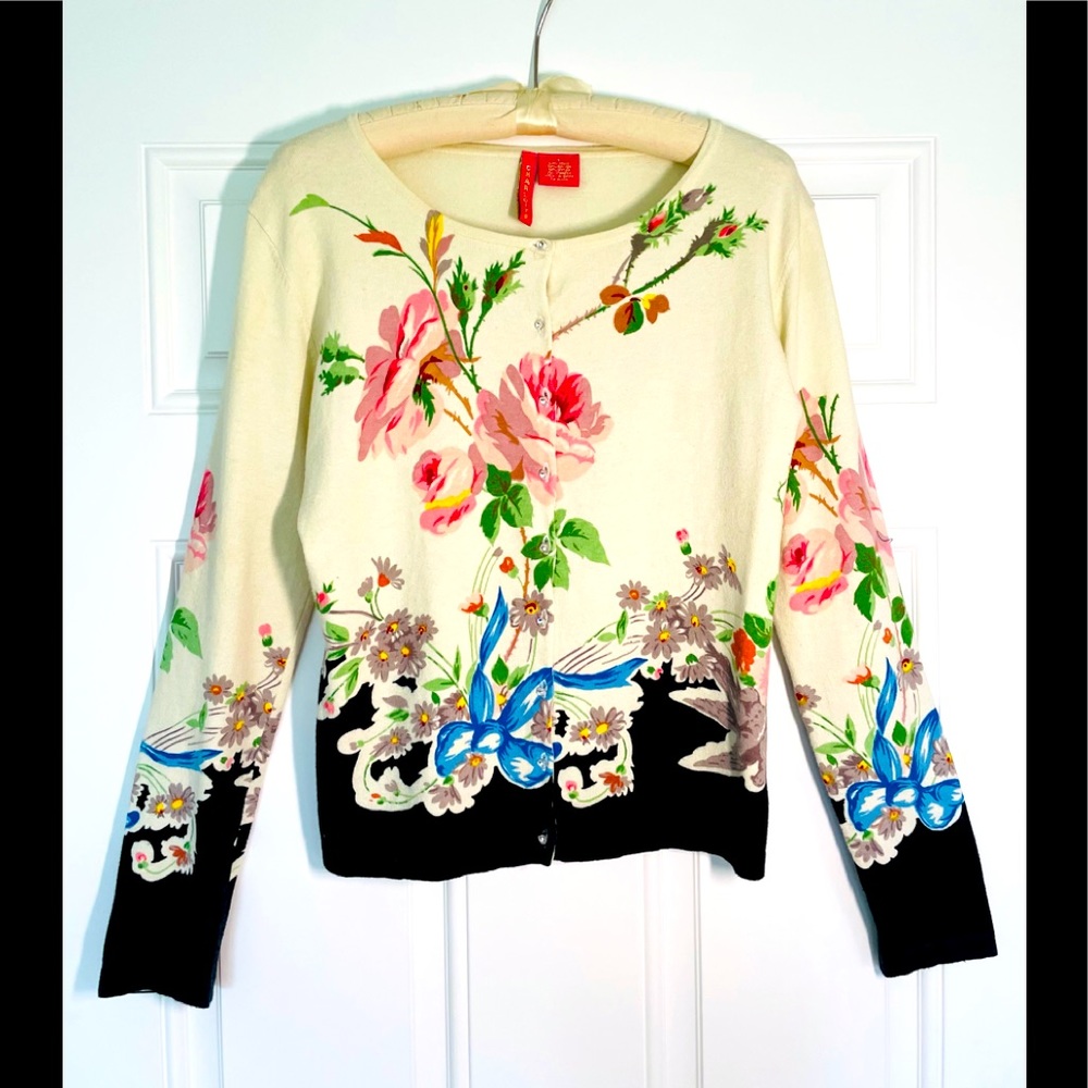 Floral and vintage looking women’s elegant sweater - Picture 1 of 3